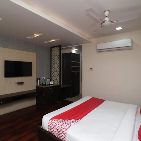 Oyo 29382 Golden Laurel Inn Deoria Exterior foto