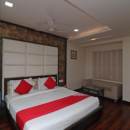 Oyo 29382 Golden Laurel Inn Deoria Exterior foto