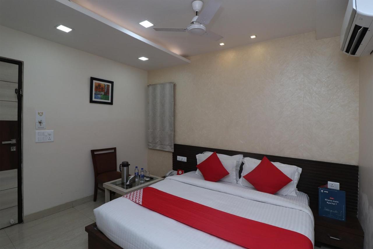 Oyo 29382 Golden Laurel Inn Deoria Exterior foto