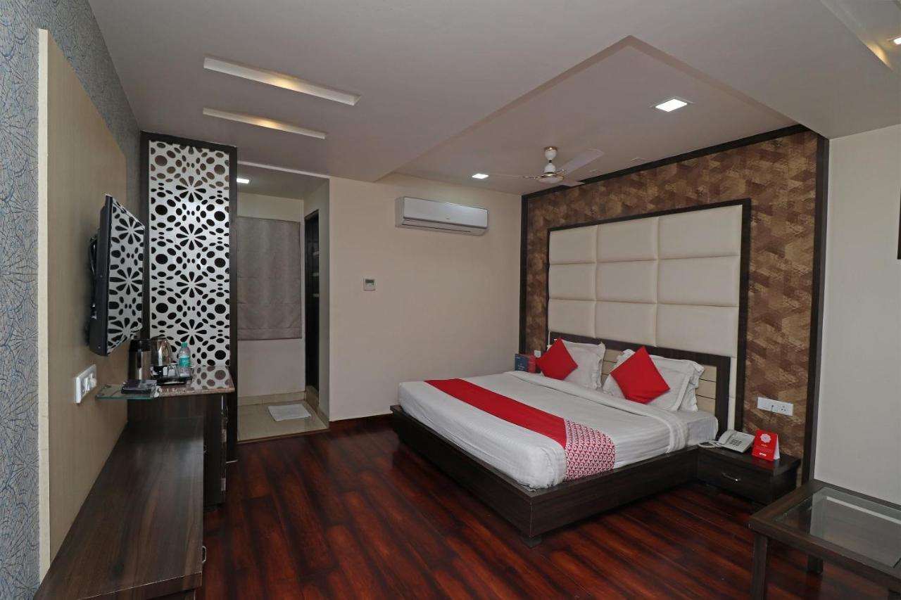 Oyo 29382 Golden Laurel Inn Deoria Exterior foto