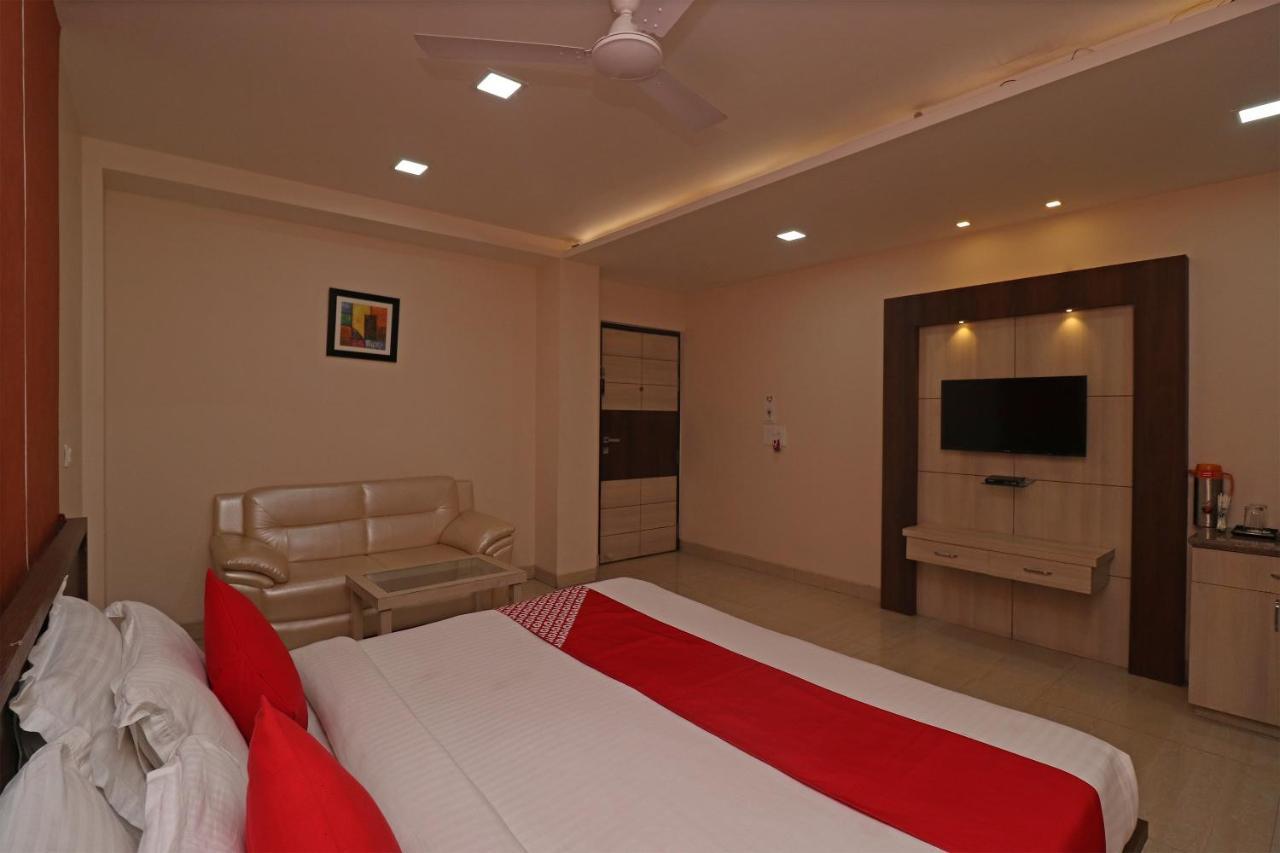 Oyo 29382 Golden Laurel Inn Deoria Exterior foto