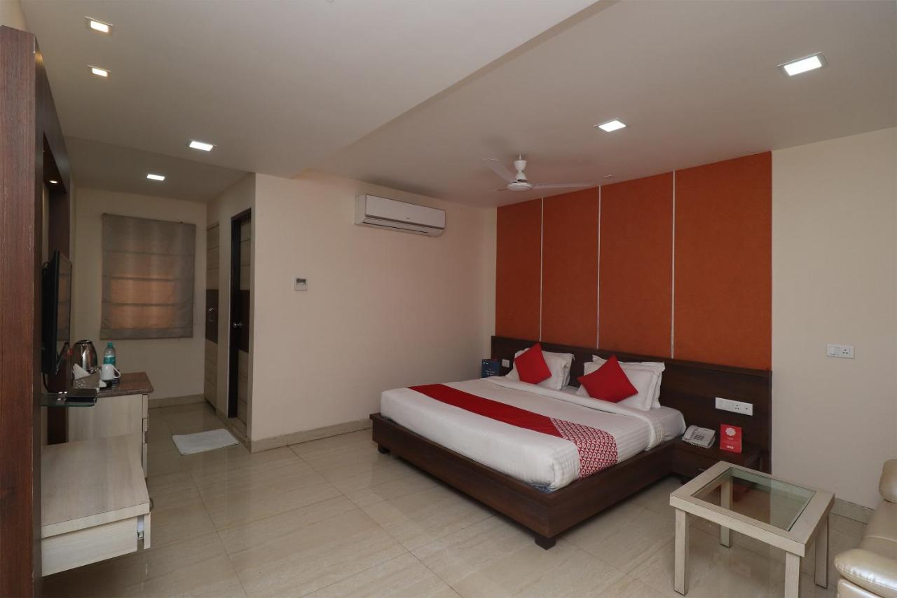 Oyo 29382 Golden Laurel Inn Deoria Exterior foto