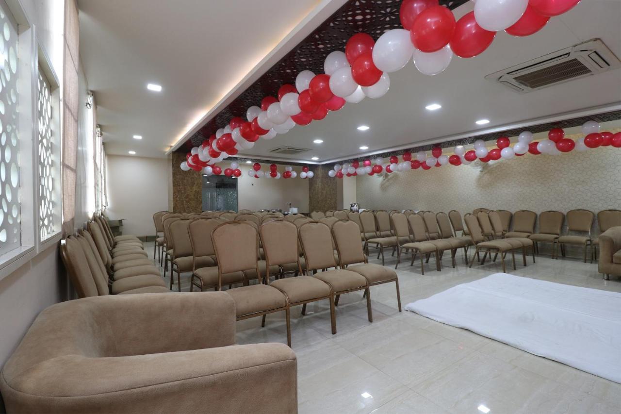 Oyo 29382 Golden Laurel Inn Deoria Exterior foto