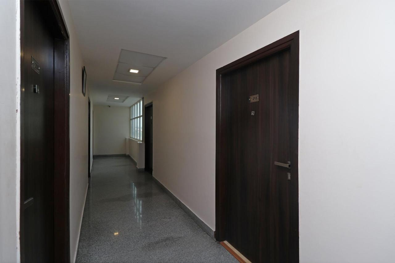 Oyo 29382 Golden Laurel Inn Deoria Exterior foto